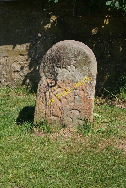 Photo 6"x4" Boundary Stone, Hollybank Lane Clint\/SE2559 c2010