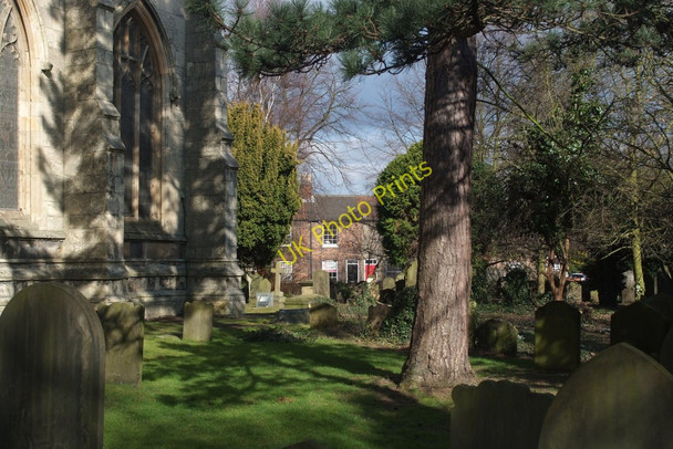 Photo 6"x4" St. Mary's churchyard Cottingham\/TA0432 c2010