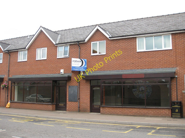 Photo 6"x4" Totally empty Ross-on-Wye c2010