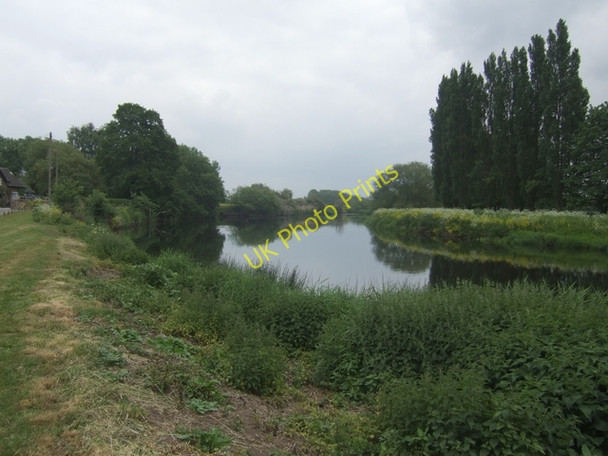 Photo 6"x4" River Trent downstream at Barrow -on -Trent Barrow upon Trent c2010