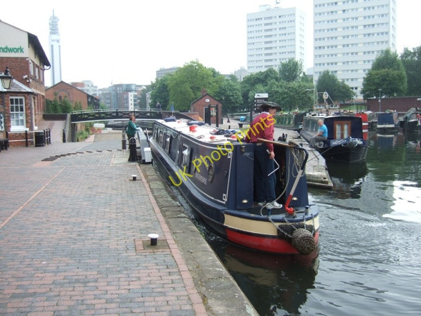 Photo 6"x4" Narrow Boat entering lock at Cambrian Wharf, Birmingham Lee Bank c2010
