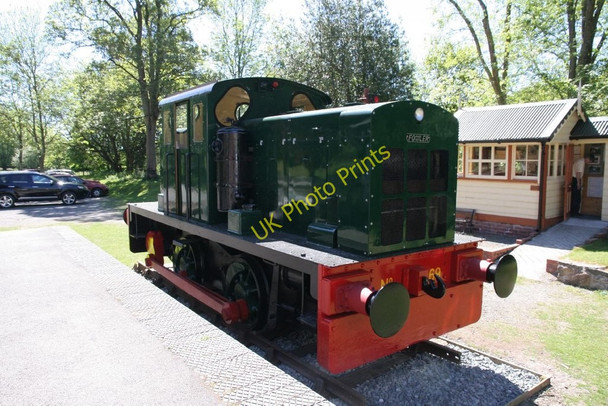 Photo 6"x4" Waiting at the platform Crickadarn c2010