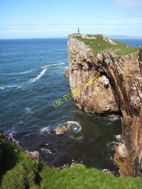 Photo 6"x4" Across the rock arch, Slochd Maol Doiridh, Islay Maol Chnoc\/NR2947 c2010