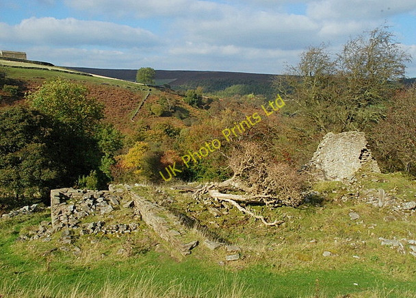 Photo 6"x4" Derelict farm buildings above Bretton Clough Bretton\/SK2077 c2007