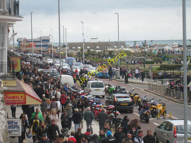 Photo 6"x4" Crowds on Pelham Place Hastings\/TQ8110 c2010