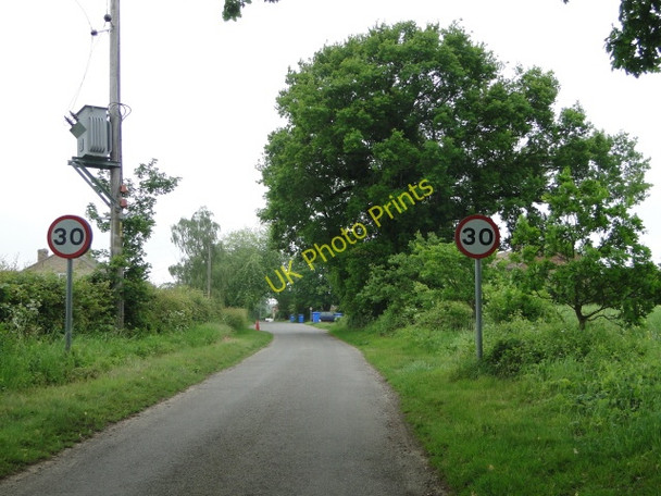 Photo 6"x4" Blue dustbin day Blyford c2010