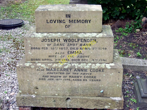 Photo 6"x4" Gravestone at Christ Church, Denton Denton\/SJ9295 c2010
