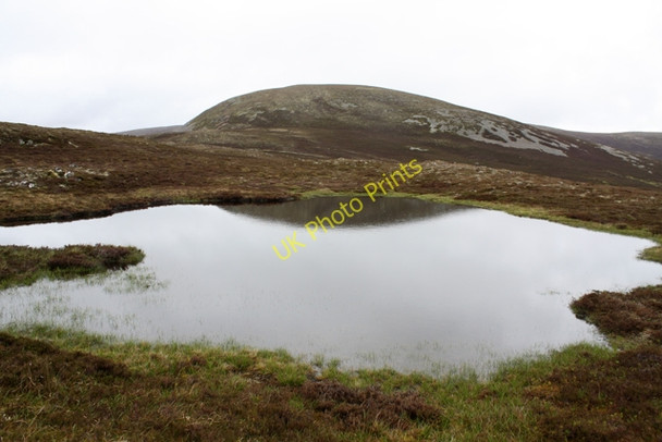 Photo 6"x4" A small lochan SW of Geal-charn Beag Carn nan S\u00f9ilean Dubha c2010