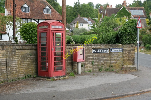 Photo 6"x4" Phone box on the corner Whitchurch-on-Thames c2010