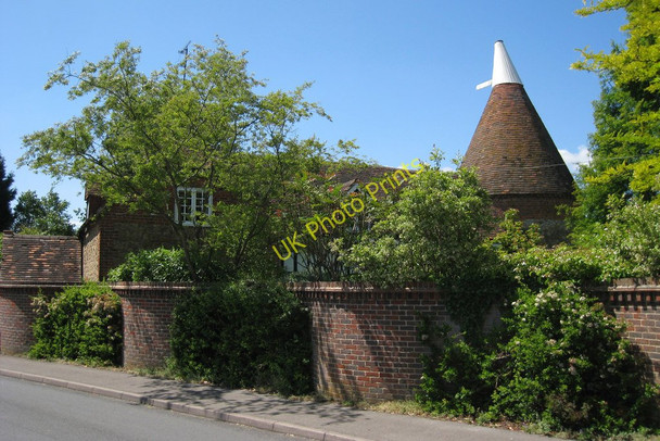 Photo 6"x4" Oast House on Park Lane, Kemsing, Kent Kemsing c2010