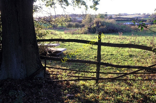 Photo 6"x4" A rustic gate Dale Moor c2007