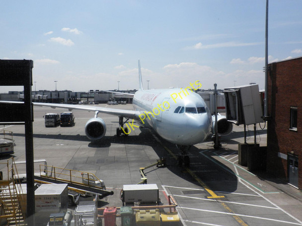 Photo 6"x4" Air Canada flight to Toronto, awaits departure, at Terminal 3, Heathrow Airport Hatton\/TQ0975 c2010