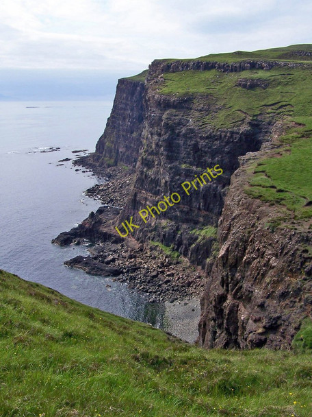 Photo 6"x4" Cliffs at Inbhir a' Gh\u00c3\u00a0rraidh Inbhir a' Gharraidh c2010