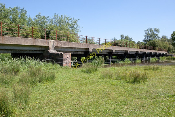 Photo 6"x4" Disused Railway Bridge on Castleman Trailway Ringwood\/SU1505 c2010