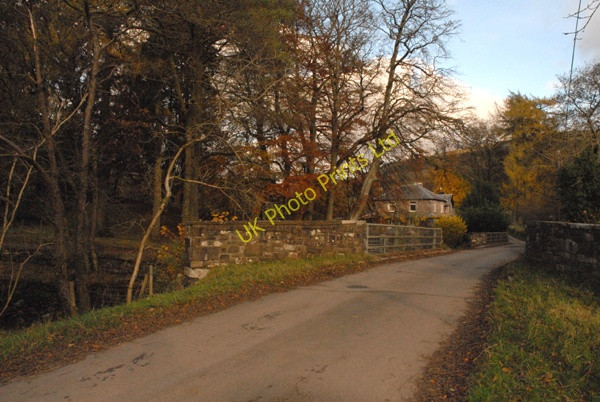 Photo 6"x4" Mellte Castle and roadbridge over the River Mellte Ystradfellte c2007