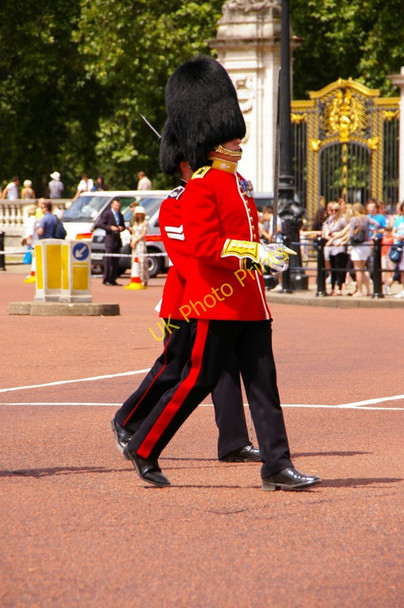 Photo 6"x4" Footguard Soldiers, Buckingham Palace Westminster c2010