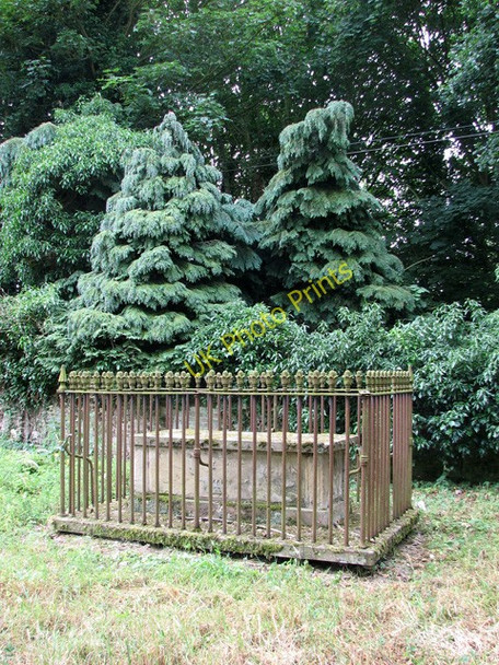 Photo 6"x4" St Botolph's church in North Cove - churchyard North Cove c2010 P1