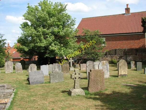 Photo 6"x4" St Peter's church in Cringleford - churchyard Cringleford c2010