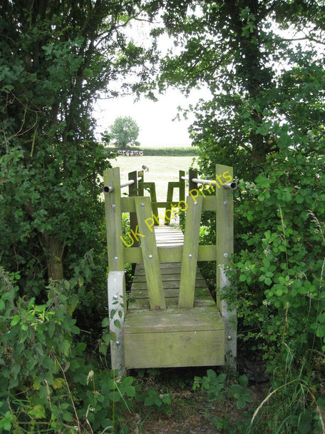 Photo 6"x4" Footbridge without a footpath Taynton\/SO7321 c2010