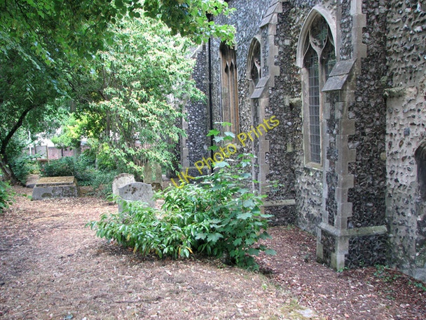 Photo 6"x4" St Etheldreda's church in King Street, Norwich - churchyard Norwich c2010