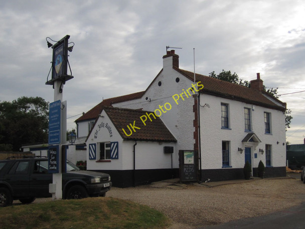 Photo 6"x4" The Jolly Sailors, Brancaster Staithe Brancaster Staithe c2010
