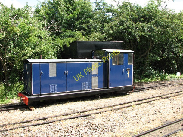 Photo 6"x4" Wells & Walsingham Light Railway - diesel locomotive Wells-Next-The-Sea c2010