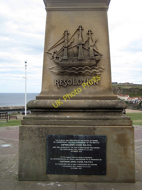 Photo 6"x4" Statue of Captain Cook (3) Whitby\/NZ8910 c2010