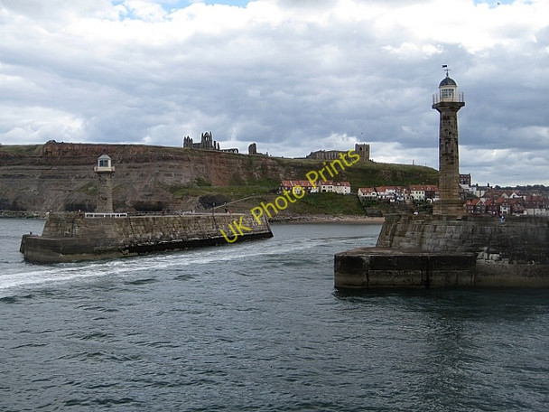 Photo 6"x4" Whitby lighthouses Whitby\/NZ8910 c2010