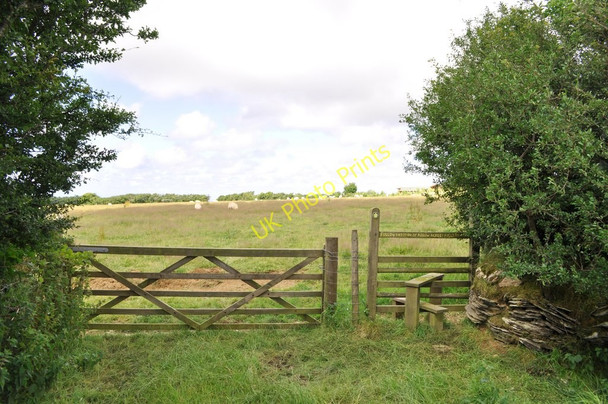 Photo 6"x4" The footpath leaving Little Shelfin Farm to cross a field alongside the Mullacott Holiday Park Trimstone c2010