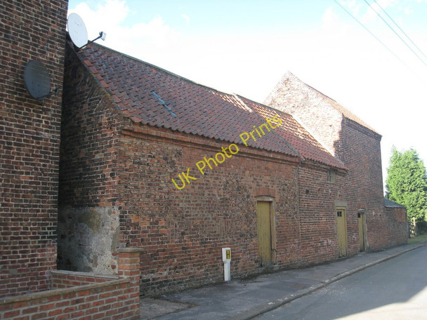 Photo 6"x4" Barns, Adlingfleet Adlingfleet c2010