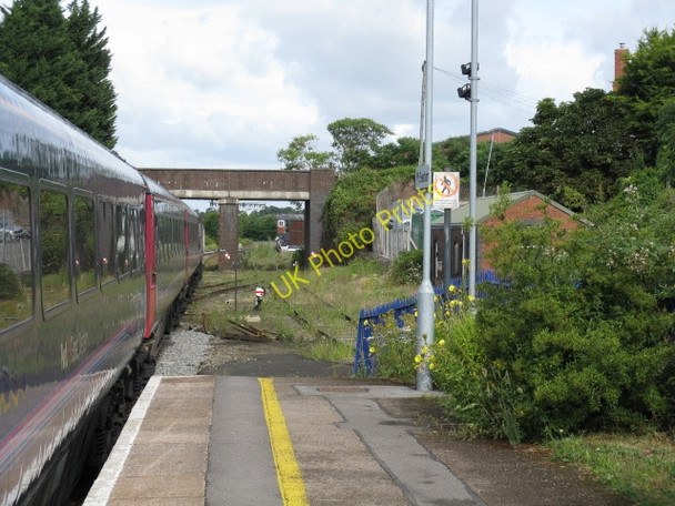 Photo 6"x4" Evesham station - looking west Evesham c2010