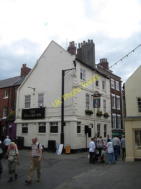Photo 6"x4" Baxtergate, Wellington Hotel Whitby\/NZ8910 c2010
