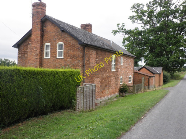Photo 6"x4" Roadside house, near Bearwood Bearwood\/SO3856 c2010