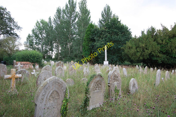 Photo 6"x4" St Michael, Geldeston, Norfolk - Churchyard Geldeston c2010