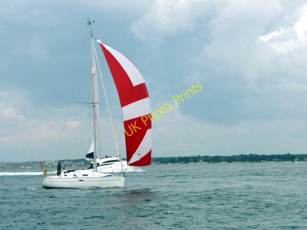 Photo 6"x4" Yacht near Hurst Castle, Hampshire Colwell\/SZ3287 c2010