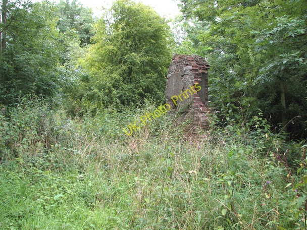 Photo 6"x4" Remains of an accommodation hut on Site 6 Hethel c2010