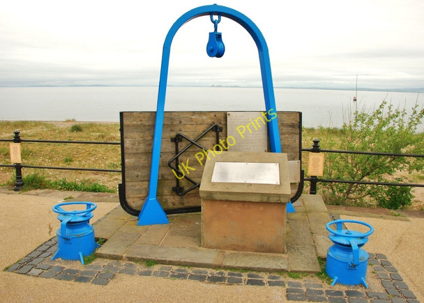 Photo 6"x4" Fleetwood: Fishermen Tribute Fleetwood c2010