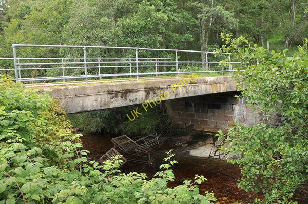 Photo 6"x4" Bridge over Burn of Lochy Inverlochy\/NJ1324 c2010 P1