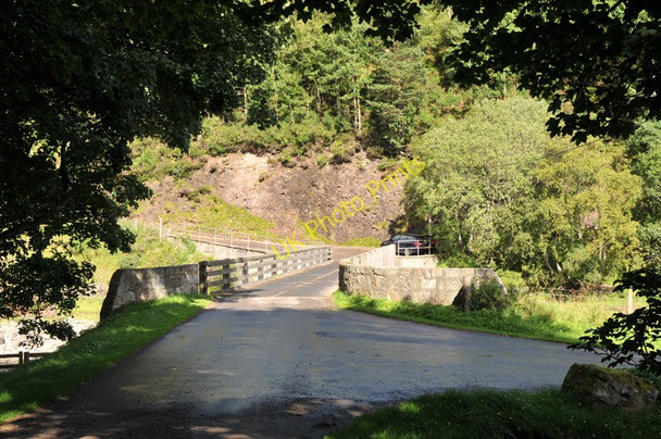 Photo 6"x4" Road over Delnabo Bridge Tomintoul\/NJ1618 c2010
