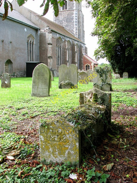 Photo 6"x4" St Michael's church in Bunwell - churchyard Bumwell Hill c2010