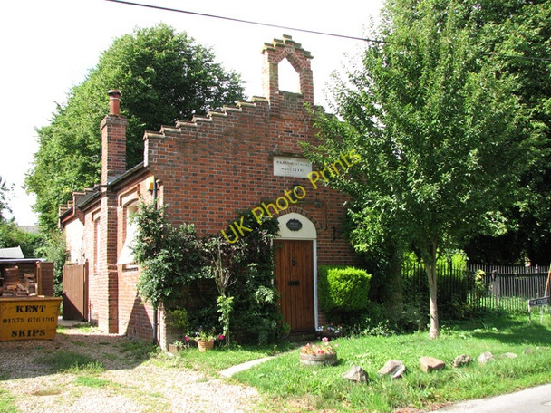 Photo 6"x4" The Old School in the Street, Tibenham Pristow Green c2010