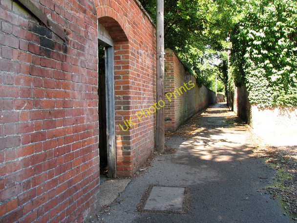 Photo 6"x4" Alleyway east of the church of SS Peter and Paul, Fakenham Fakenham c2010