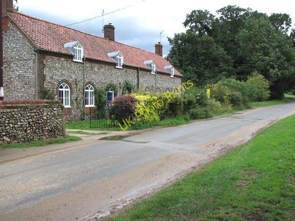 Photo 6"x4" Flint and brick cottages in Bagthorpe Bagthorpe\/TF7932 c2010