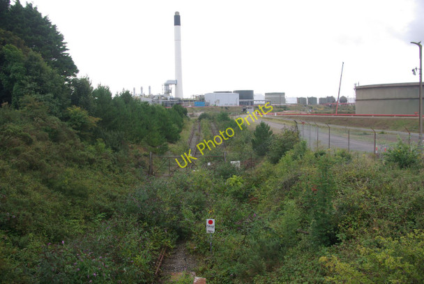 Photo 6"x4" Former oil refinery, Waterston Waterston\/SM9305 c2010