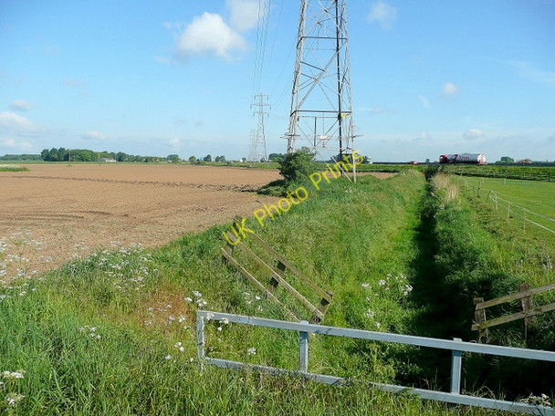 Photo 6"x4" Drain, pylon and M180 Yaddlethorpe c2010