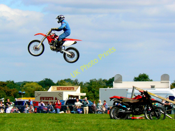 Photo 6"x4" James Dylan's Stuntworld, Cricklade Show 2010 (1) Cricklade c2010