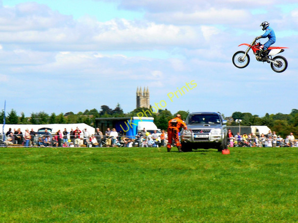 Photo 6"x4" James Dylan's Stuntworld, Cricklade Show 2010 (2) Cricklade c2010