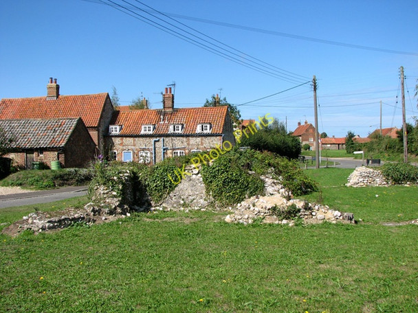 Photo 6"x4" The ruins of St Ethelbert's church in Burnham Sutton Burnham Market c2010 P1