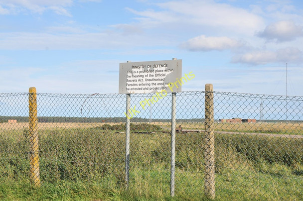 Photo 6"x4" MOD warning sign at RAF Milltown Windyridge\/NJ2367 c2010