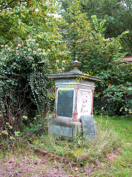 Photo 6"x4" Rosary cemetery, Norwich - monument Norwich c2010